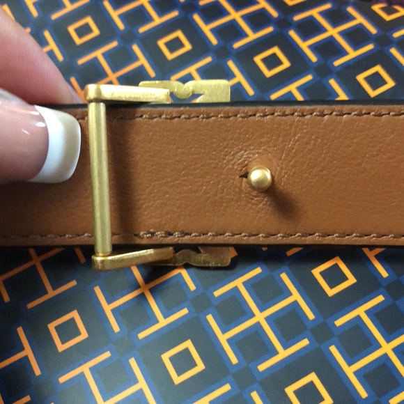 New with tags ❤️Authentic 1.5” Tory Burch Black/ Tan Reversible belt - Picture 4 of 4